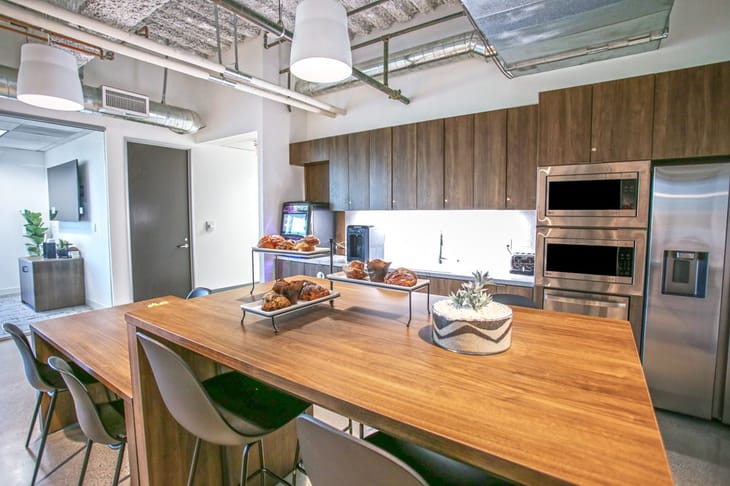 Image 12 of the Premier Workspaces - 400 - Culver City - CA - Corporate Pointe office