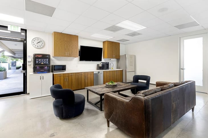 Image 9 of the Premier Workspaces - GTW - Newport Center Dr - Newport Beach, CA office