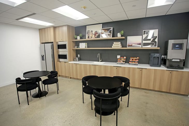 Image 7 of the Premier Workspaces - BH2 - Beverly Hills - CA - 9701 Wilshire Blvd office