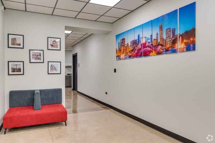 Image 9 of the Offix - 7358 Lincoln Ave, Lincolnwood office