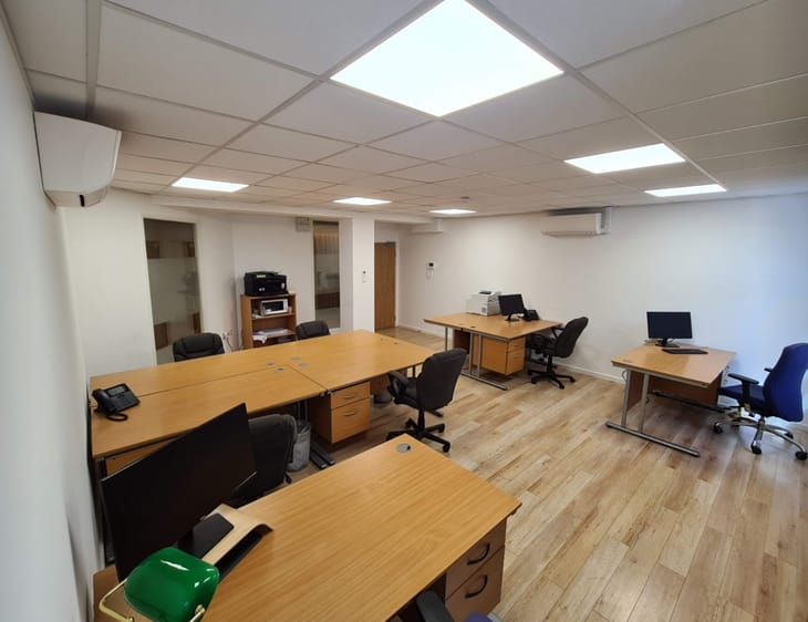 Image 8 of the Winifled Place LTD - 2D Lodge Lane, N12 - North Finchley office