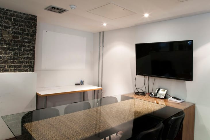 Image 12 of the Knights Court Serviced Office - Knights Court - St John's Square, EC1 - Farringdon (Min 25 Desk Req) office