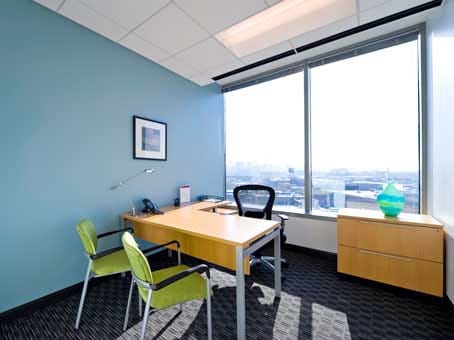 Image 18 of the Regus - Lincoln Park - 939 W. North Avenue - Chicago - IL office