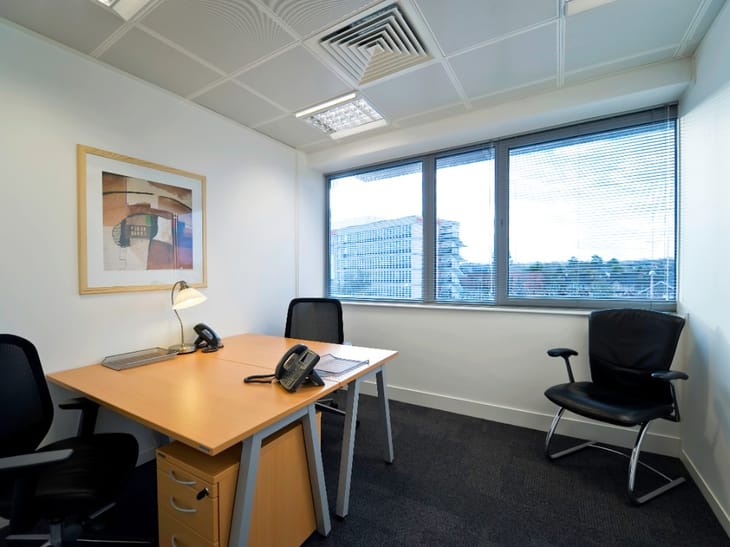 Image 14 of the Regus - The Pinnacle, Central Court - Station Way, RH10 - Crawley office