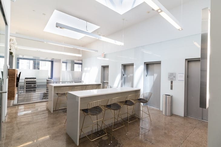 Image 11 of the Jay Suites - 15 West 38th Street office