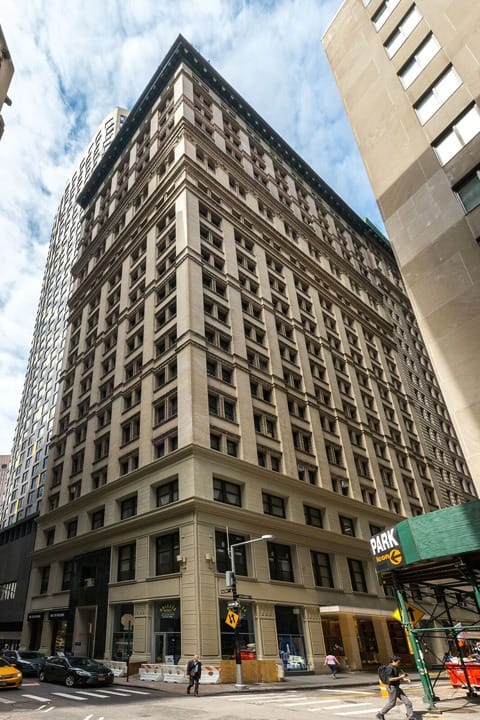 Image 11 of the Knotel - 40 Exchange Place - New York - NY office