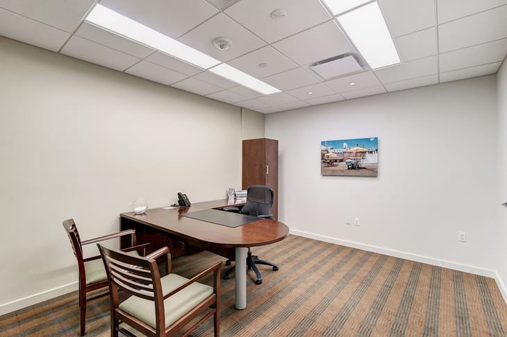 Image 11 of the Carr Workplaces - Waterman Place - 901 N. Pitt Street - Alexandria - VA office