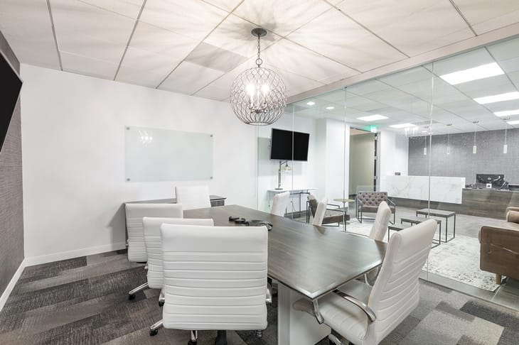 Image 7 of the Premier Workspaces - 355 - Los Angeles - CA - South Grand Avenue office