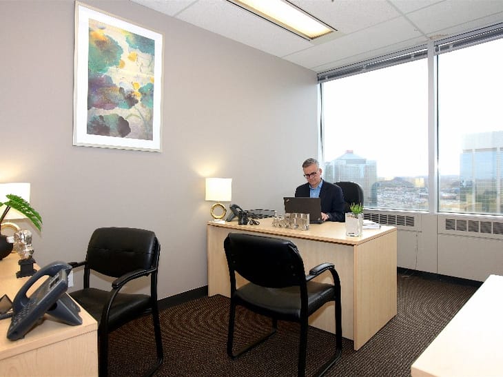 Image 16 of the Regus - Robert Speck Parkway 4 - Mississauga, ON office